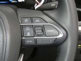 【レーダークルーズコントロール】(全車速追従機能付)付きです。車速に応じて追従支援してくれるので、ロングドライブも快適です。詳細は販売店スタッフまでおたずねください。