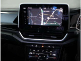 VW純正インフォティメントシステム「DiscoverPro」大変使いやすいタッチパネル型ナビゲーションでETC2.0とエンブレム内蔵バックカメラが付いています。