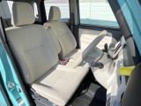 運転席シート廻りは使用感も少なく、良好な状態となっています。前オーナー様が丁寧に使っていたことがよくわかりますね。