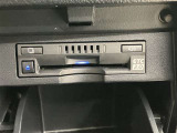 高速道路で便利な【ETC2.0】を装備しています。光ビーコン搭載で渋滞情報などナビゲーションと連動することで機能も充実いたします。他、観光施設に立ち寄るための高速料金割引サービス等もございます。