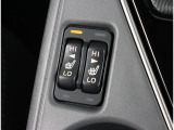 運転席、助手席にはシートヒーター機能を装備!電熱線を使用した暖房ですので、寒い季節や雨などで急に体が冷えてしまったとき等に便利で快適な機能です!