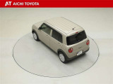 運転席シートヒーターを装備し、フロアマットとドアバイザーを装着しています。ただ、オーディオレスでバックカメラも付いていません。ごめんなさい。
