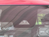 【エマージェンシーブレーキ】走行中に前方の車両等を認識し、衝突しそうな時は警報とブレーキで衝突回避と被害軽減をアシスト。より安全にドライブをお楽しみいただけます。