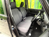 運転席まわりには十分なスペースがあり、大柄な方でもゆったり運転していただける環境です。