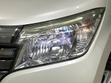 【HIDヘッドライト】非常に明るく前方を照らしてくれるので、悪天候や夜間の走行時も視界良好で安心してお乗りいただけます。