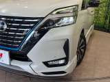 【LEDヘッドライト】悪天候や夜間走行時も良好な視界を確保し安心して運転できる高輝度LEDヘッドライトを装備!点灯速度が早く、消費電力も抑えられています。