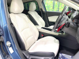 運転席まわりには十分なスペースがあり、大柄な方でもゆったり運転していただける環境です。