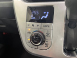 【オートエアコン】一度お好みの温度に設定すれば、車内の温度を検知し風量や温度を自動で調整。暑い&hellip;寒い&hellip;と何度もスイッチ操作をする必要はありません。