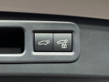 【パワーバックドア】スマートキーや運転席のボタンを押すだけでリアゲートが自動で開閉します!荷物を持っている時や、高い位置にあるバックドアを閉める際に便利な機能です♪