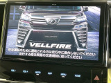【メーカー純正10型ナビ】インテリアに溶け込むスタイリッシュな「専用設計」メーカーナビを装備♪視認性や操作性など基本性能にも優れ、より上質なカーライフをお楽しみいただけます。