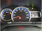 カラーヘッドアップディスプレイ付き。少ない視線移動で情報を確認できるので、運転の疲労軽減に繋がりますよ♪