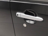 ドアハンドル リクエストスイッチでドアロックの開閉が可能です。