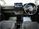 とても握りやすいステアリング!運転手の気持ちがそのまま伝わるかのような反応をしてくれます!小物入れや各ボタンの配置にこだわり、とても使いやすいです !視認性も良好なのでロングドライブもお任せ下さい!
