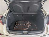 広い開口幅のおかげで大きな荷物も出し入れ楽々。旅行や買い物など、荷物が多くなってしまった時もしっかり活躍してくれます。