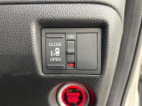 【パワースライドドア】スマートキーや運転席のスイッチで後席スライドドアの開閉が可能♪電動だから力を入れてドアを開ける必要が無く、小さなお子様でも簡単に開け閉めでき快適です♪