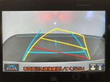 【バックガイドモニター】後方の映像をナビ画面に表示するだけでなく、ステアリング操作に連動して動くガイド線も同時に表示!予想進路の確認をしながら後退できるので便利です!