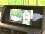 【パノラミックビューモニター】専用のカメラにより、上から見下ろしたような視点で360度クルマの周囲を確認することができます☆死角部分も確認しやすく、狭い場所での切り返しや駐車もスムーズに行えます。
