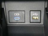 【充電用USB端子】デバイスの充電に便利です。※実際の接続端子は写真で確認or店舗までご気軽にお問合せください♪