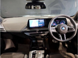 ☆センターパネルを運転席側に僅かに傾けたBMW独特のインパネ☆【駆け抜ける歓び】はここからもスタートしております☆