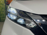 【LEDヘッドライト】悪天候や夜間走行時も良好な視界を確保し安心して運転できる高輝度LEDヘッドライトを装備!点灯速度が早く、消費電力も抑えられています。