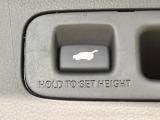 【パワーバックドア】スマートキーや運転席のボタンを押すだけでリアゲートが自動で開閉します!荷物を持っている時や、高い位置にあるバックドアを閉める際に便利な機能です♪