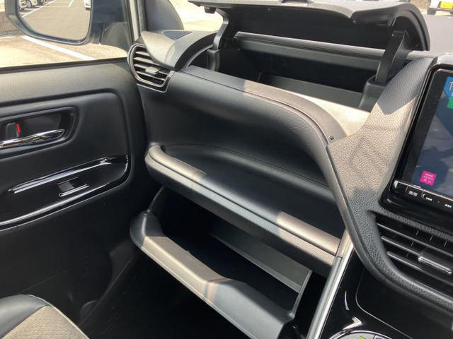 トヨタ ヴォクシー 2.0 ZS 煌III の中古車詳細 (33,310km, ホワイト