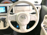 インテリアに合わせたデザインのステアリングは、運転される方のことも考え、運転しやすい形状、大きさです。是非一度、実際に触ってお確かめください。