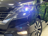 【LEDヘッドライト】悪天候や夜間走行時も良好な視界を確保し安心して運転できる高輝度LEDヘッドライトを装備!点灯速度が早く、消費電力も抑えられています。