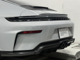 オプション:リア シート、プライバシーガラス、シート ヒーター(フロント)、インテリア パッケージ(マットカーボン)、エクステリア ミラー上部トリム(カーボン)