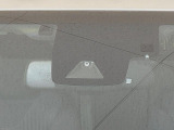 【トヨタセーフティセンス】走行中に前方の車両等を認識し、衝突しそうな時は警報とブレーキで衝突回避と被害軽減をアシスト。より安全にドライブをお楽しみいただけます。