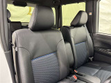 高いホールド性で運転姿勢が安定します。長距離ドライブでも疲れにくいのが魅力です。