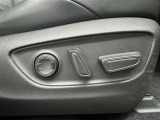 パワーシート搭載。微妙な調整が手軽にでき、最適なポジションで運転することが可能です。