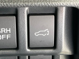 【パワーバックドア】スマートキーや運転席のボタンを押すだけでリアゲートが自動で開閉します!荷物を持っている時や、高い位置にあるバックドアを閉める際に便利な機能です♪