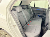 安全性と快適性を追求した、少し硬めのシート。 これは長時間の運転や渋滞などの状況でも、身体の疲労度が少ないことを求めたものです。