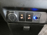 運転席と助手席には寒い時にうれしいシートヒーターが装備されてます。