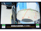 バックギアに入れるとバックカメラの映像がナビに映ります。障害物までの距離もわかりやすいです。