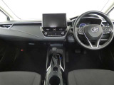 運転席・助手席を入れたインストルメントパネル全体画像です。