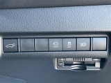 オートマチックハイビームとは、先行車や対向車のライトを認識し、ハイビームとロービームを自動で切り替える機能です。夜道の視界を確保します。詳細は販売店スタッフまでおたずねください。