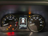 様々な車両情報を表示できるTFTマルチインフォメーションディスプレイを中央に配した視認性の高い大型2眼メーターです