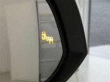 隣車線を走る車両をレーダーで検知し、ドアミラーでは確認しにくい後側方エリアに存在する車両に加え、急接近してくる車両も検知します。車両を検知するとドアミラーに搭載されたLEDインジケーターが点灯します。