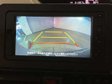 バックカメラが付いているので後方確認が非常にしやすいです。今や運転初心者も熟練者も必須装備!ついていて損はないですね♪