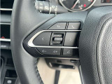 ステアリングスイッチ付き。前方から目を離すことなく操作することが可能です。