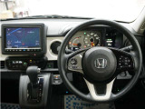 運転にかかわる様々な操作を安全に行えるように視点移動が少なく、操作性に配慮されたスイッチ類が凝縮されたコクピットです。