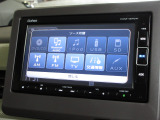 ナビゲーションは純正メモリーナビ(VXM-184VFi)を装着しております。AM、FM、CD、DVD再生、Bluetooth、フルセグTVがご使用いただけます。初めて訪れた場所でも安心ですね!