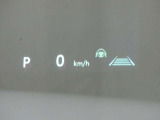 カラーヘッドアップディスプレイ付き。少ない視線移動で情報を確認できるので、運転の疲労軽減に繋がりますよ♪
