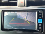 【バックカメラ】駐車時に後方がリアルタイム映像で確認できます。大型商業施設や立体駐車場での駐車時や、夜間のバック時に大活躍!運転スキルに関わらず、今や必須となった装備のひとつです!