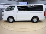 両側パワースライドドア付きだから、狭い駐車スペースなどでの 乗り降りラクラク!小さなお子さまのいるご家庭には嬉しい装備。