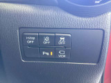 運転席横でアイドリングストップなどスイッチを搭載しています。