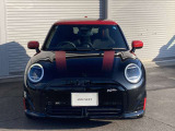フロントマスクはどこからみてもMINIとわかるスタイルです