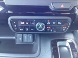 運転席・助手席にはシートヒーター付き。寒い冬には嬉しい機能です!